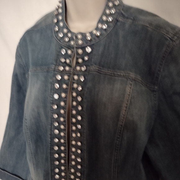 🥰 Embellished Chico's jean jacket - Picture 5 of 7